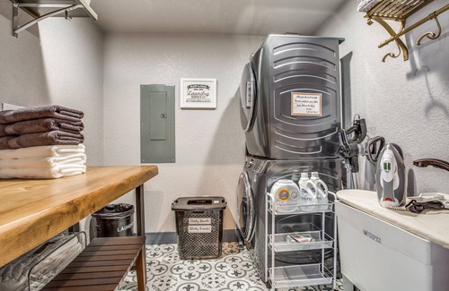 Gainesville Apartment | Loft Zaza voted best hotel in Cooke Co. 2023- GDR