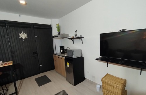 Barrios Unidos Apartment | Loft zuhe 17 - industrial style studio on the main street