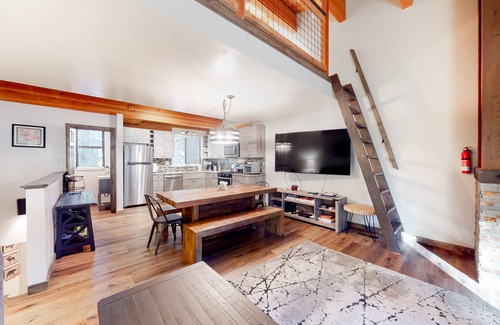 Truckee House | Lofted Mountain Escape W/Free WiFi, Shared Pool/Hot Tub, Golf & Skiing Nearby