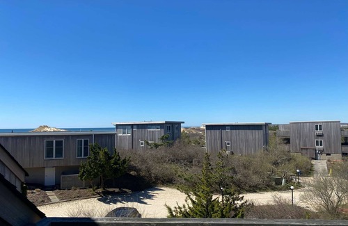Napeague Apartment | Loftly Living 1 BR w/2 BTHS and private balcony