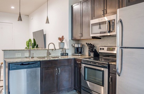 Midtown House | Lofts At 30th-Two Beats-2 Units-Mins to Broadway