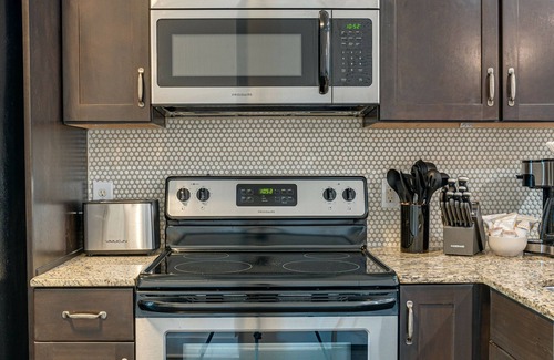 Midtown House | Lofts At 30th - Urban Lodge - Mins to Broadway!