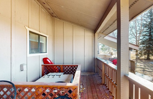 Pagosa Springs Condo | Lofty condo with patio - walk to golf, recreation center & eateries