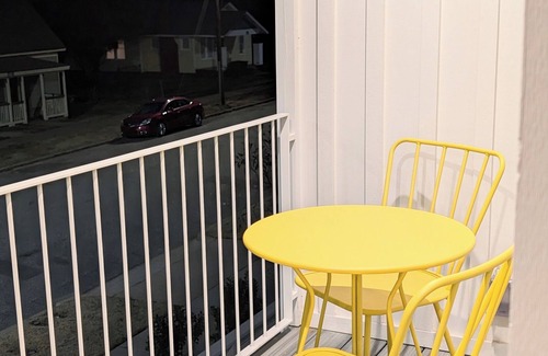 Downtown Apartment | Lofty Living - Walk to Downtown