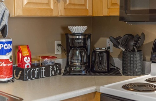 Downtown Cleveland Apartment | Lofty One Bedroom | Downtown | Free Parking