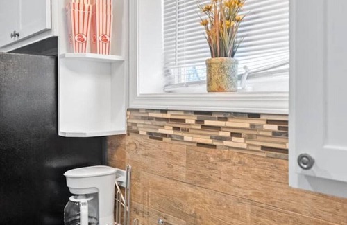 West Englewood Apartment | Lofty Priv Apt, laundry, one block from train
