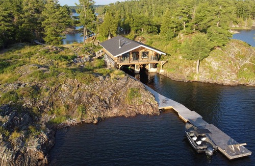 Willisville Cottage | Log Boathouse in McGregor Bay right on the water!