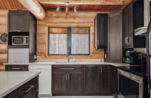 Mauricie Ski Chalet | Log cabin with beach, spa, volleyball