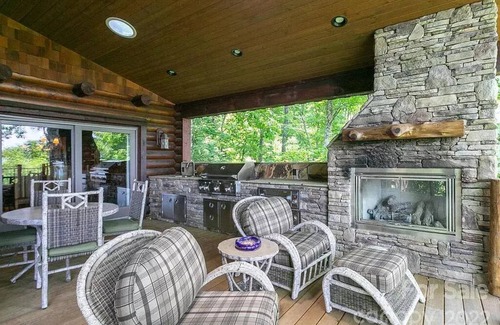 Mountain Air Cabin | Log Cabin 5BR Mountain Views Private Club Access