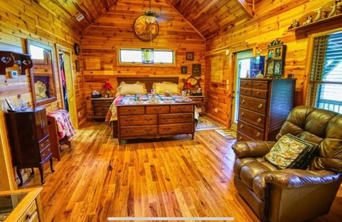 Creston Cabin | Log Cabin at the Twisted River