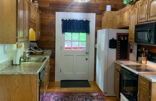 Ten Mile Cabin | Log Cabin/Cottage on Watts Bar Lake