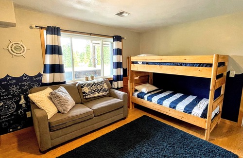 Port Angeles House | Log Cabin Daylight Basement Family Fun Center, Hot Tub, Free EV Charging