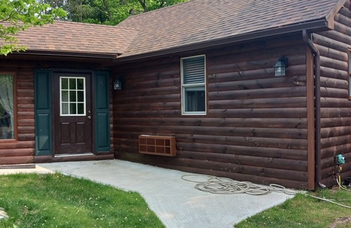 Lake George Cabin | Log Cabin directly on the lake, within 5-10 minutes away from most attractions!