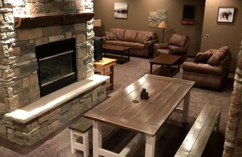 Hazelhurst House | Log Cabin Elegance: Your Private Haven on 5 Acres of Hazelhurst Waterfront