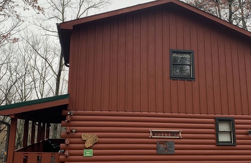 Gatlinburg - Pigeon Forge Cabin | Log cabin getaway near Gatlinburg.