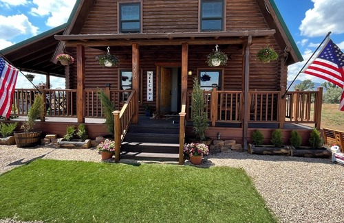 Flagstaff Cabin | Log cabin - Hot Tub - Fire Pit