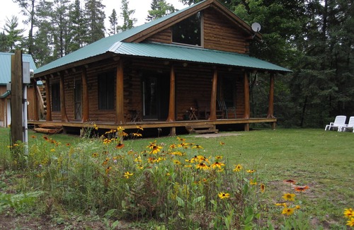 Munising Cottage | Log Cabin in private area close to Pictured Rocks!