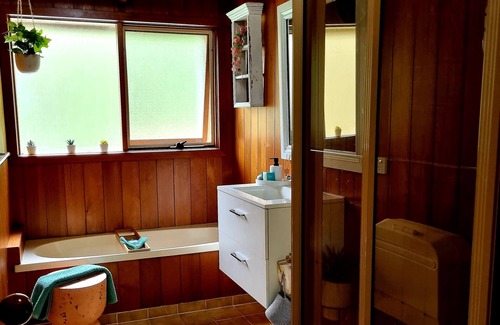 Wamban Cabin | Log cabin in private bush setting
