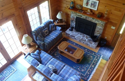 Julian Cabin | Log cabin in quiet setting only 15 miles from Penn State & 2 state parks