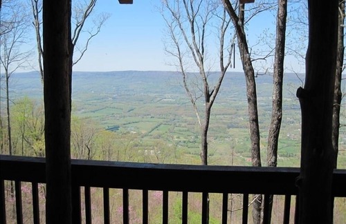 Lupton City Cabin | Log Cabin in the Clouds with a Million Dollar View - Private - Clean & Safe!