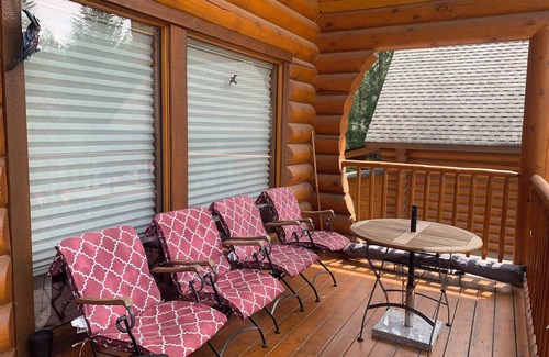 East Kootenay Cabin | Log cabin in the woods