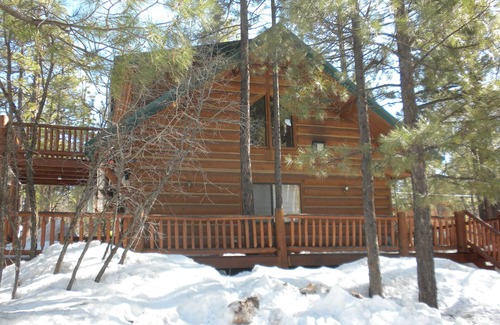 Pinetop Cabin | Log Cabin in the Woods