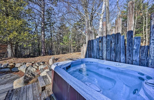 Wilmington Cabin | Log Cabin in Wilmington w/New Hot Tub By Skiing!