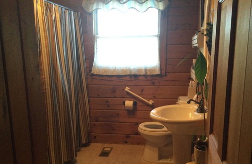 South Royalton House | Log cabin located in a quiet hollow in central VT