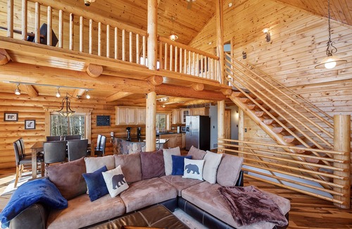 Cripple Creek Cabin | Log Cabin near Historic Cripple Creek, Hot Tub and Spectacular Views!