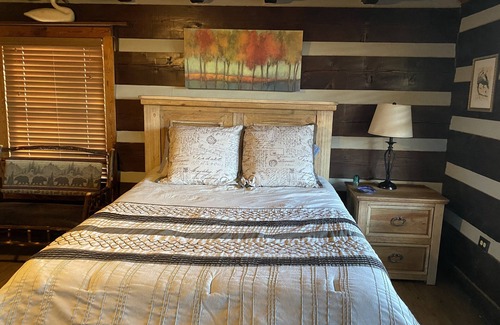 Lake Oconee Cabin | Log Cabin on 5 acre pond - fishing and wildlife paradise!