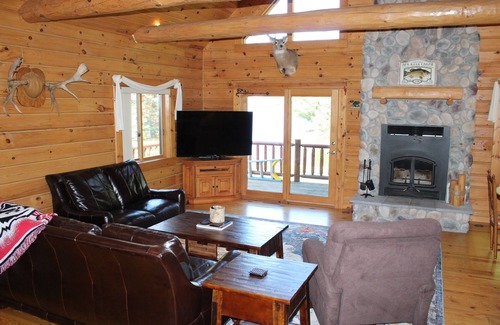 Nekoosa House | Log Cabin on Lake - Sand Valley-6min, Beach Boating Swimming ATV Snowmobile