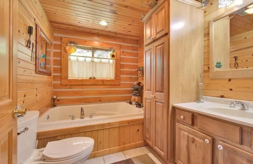 Nekoosa House | Log Cabin on Lake - Sand Valley-6min, Beach Boating Swimming ATV Snowmobile