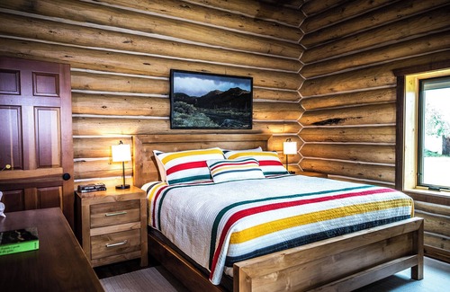 Ennis Cabin | Log Cabin on the North Shore of Ennis Lake. Dramatic Views of the Madison Range