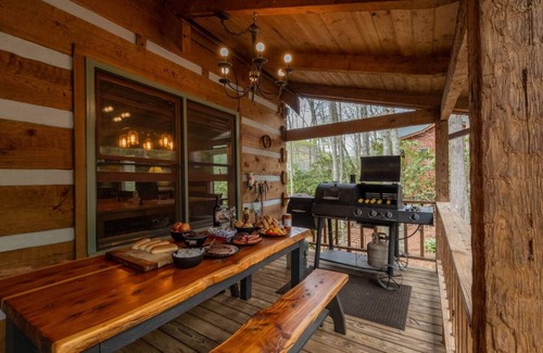Todd Cabin | Log Cabin on the River w/Hot Tub