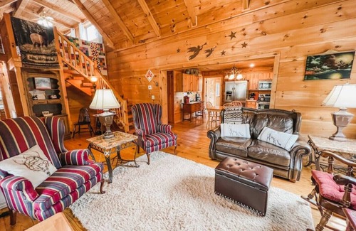 Vesta Cabin | Log Cabin Retreat In the Blue Ridge Mountains.
