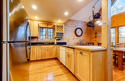 Winhall House | Log cabin-style home with mountain view - close to VAST/skiing/hiking/golf