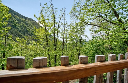 Belvedere Cabin | Log Cabin-Superior-Vanity unit-Mountain view