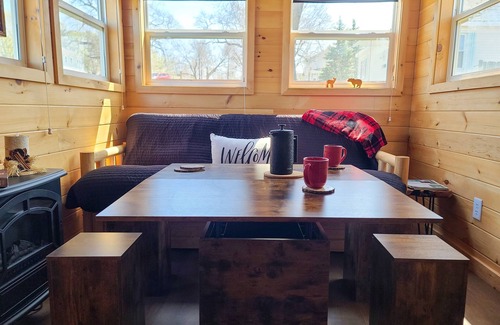 Lakeside Apartment | Log Cabin - Tiny Digs Lakeshore