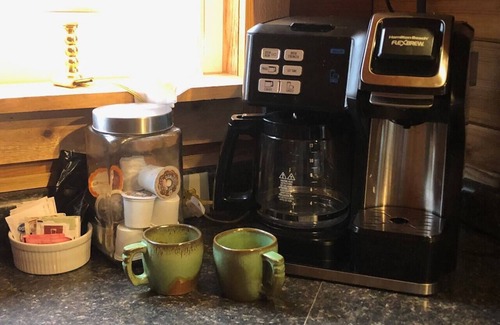Goreville Cabin | Log Cabin w/Clawfoot Tub, Hot tub & Starry Nights. Pet friendly!