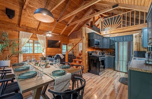 Hico Cabin | Log Cabin w/Hot Tub, Game Room-10 min to NRG
