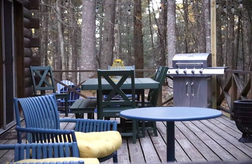 Wilmington Cabin | Log Cabin w/Hot Tub - close to Whiteface