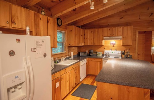 Fleetwood Cabin | Log Cabin with 2 Primary Suites + Hot Tub + Fire Pit + Covered Porch