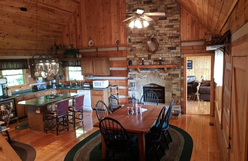 Hays Cabin | Log cabin with amazing views! (Pets welcome!)