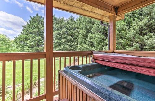 Sevierville House | Log Cabin with Deck and Hot Tub 5 Mi to Dollywood!