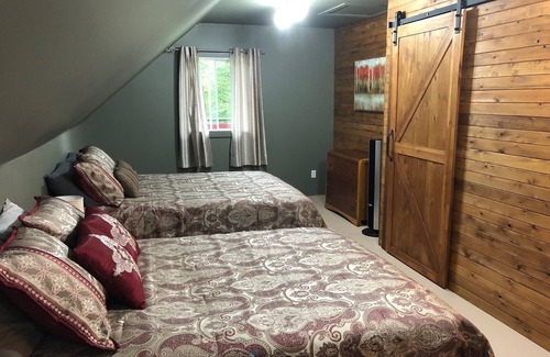 Otter Lake Ski Chalet | Log chalet at only 75 minutes from Ottaw