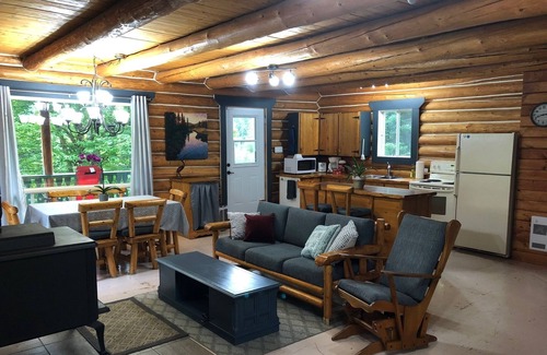 Otter Lake Ski Chalet | Log chalet at only 75 minutes from Ottaw