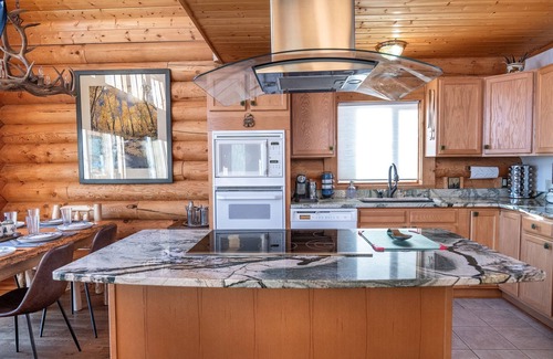 Grand Lake Ski Chalet | Log Chalet with Amazing Views- Special Last Minute Pricing- Book Now!