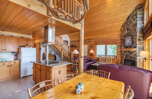 Grand Lake Ski Chalet | Log Chalet with Amazing Views- Special Last Minute Pricing- Book Now!