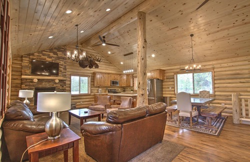 West Yellowstone Cabin | Log home-4.9 miles from Yellowstone's west gate! Great for snowmobiler groups.