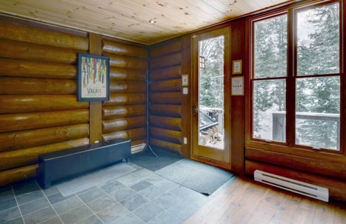 Lac Superieur Village Cottage | Log Home authentic #054